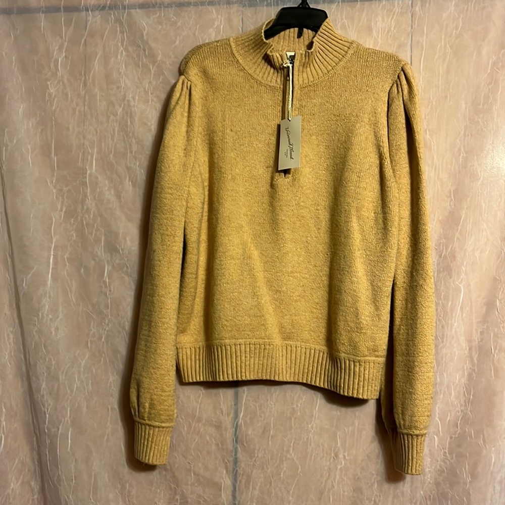 Universal Threads Goods Co.New with tags pullover sweater with half zipper.Sz L